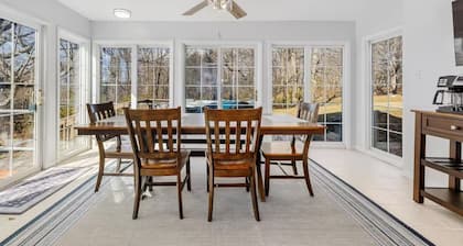 No cleanup chores, arcade, fire pit, close to casino, I81, downtown.