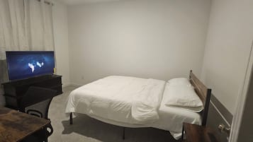 1 bedroom, desk, free WiFi, bed sheets