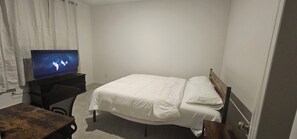 1 bedroom, desk, free WiFi, bed sheets
