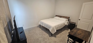 1 bedroom, desk, free WiFi, bed sheets