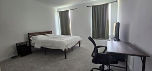 1 bedroom, desk, free WiFi, bed sheets