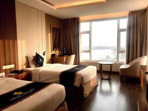 Phòng đôi hoặc 2 giường đơn Deluxe, quang cảnh sông | Bàn ủi/dụng cụ ủi quần áo, truy cập Internet không dây miễn phí