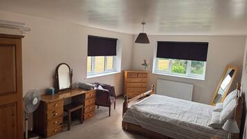 4 bedrooms, iron/ironing board, travel crib, free WiFi