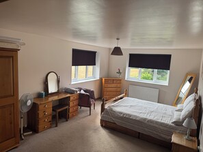 Iron/ironing board, travel cot, free WiFi, bed sheets