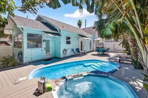 Pool - Coastal Beach Retreat, Steps from the Sand with P (Clearwater Beach)