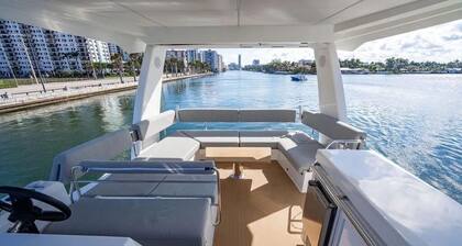 Luxury on the Sea! 47' Motor Yacht in Beautiful Marina!