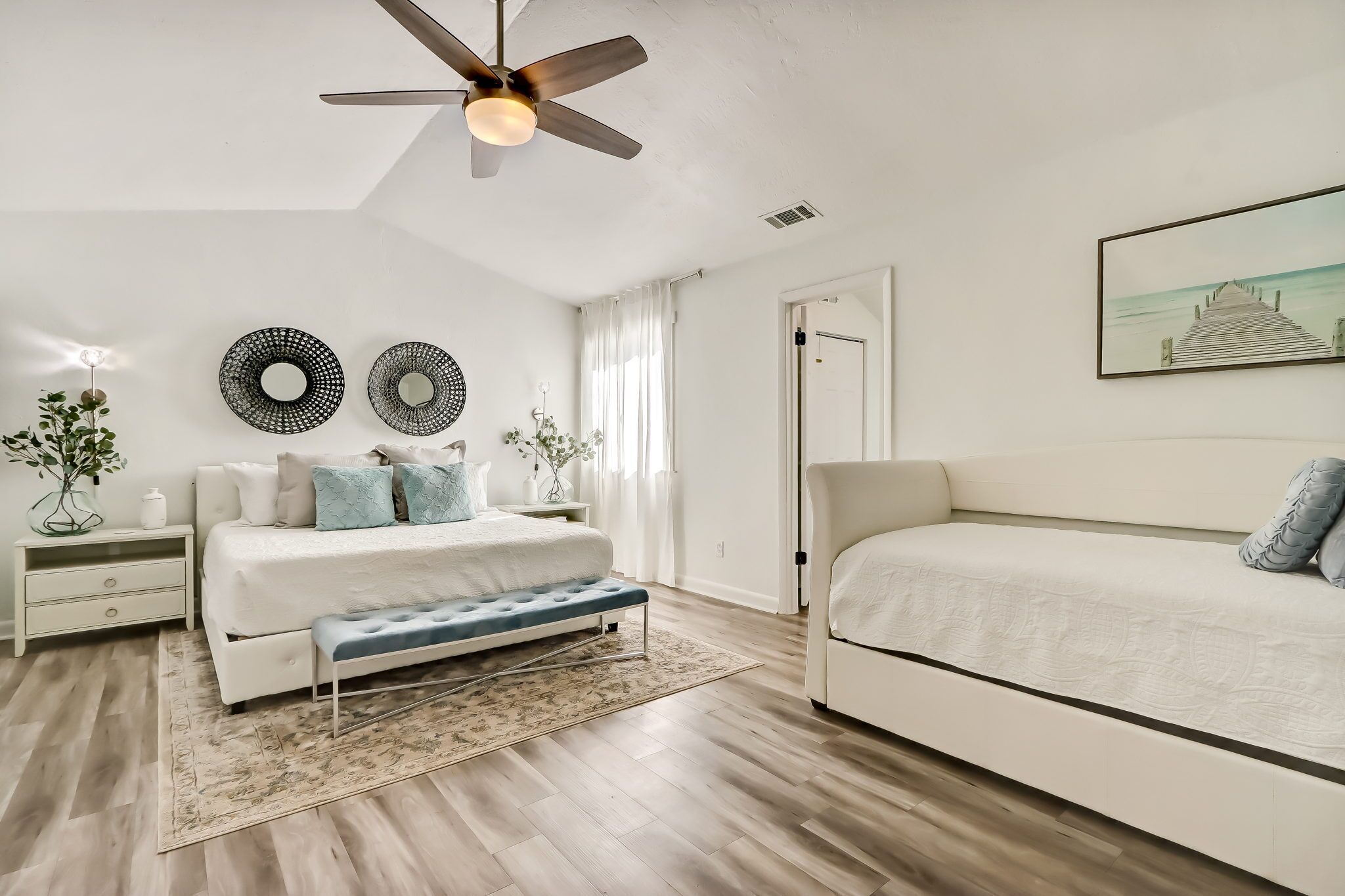 2 多间卧室、WiFi、床单