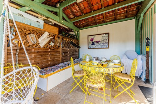 Guest Room "La Chambre Curry Du Bassin" with Private Garden and Wi-Fi