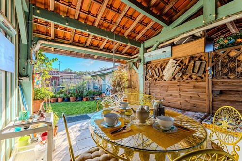 Chambre d'hôtes « La Chambre Curry Du Bassin » avec jardin privé et Wi-Fi