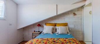 Guest Room "La Chambre Curry Du Bassin" with Private Garden and Wi-Fi