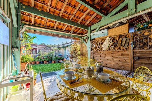 Chambre d'hôtes « La Chambre Curry Du Bassin » avec jardin privé et Wi-Fi