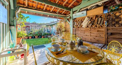 Guest Room 'La Chambre Dorée Du Bassin' with Private Garden and Wi-Fi