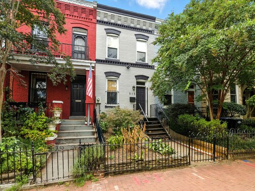 Capitol Hill Retreat Modern 2BR - Private Patio