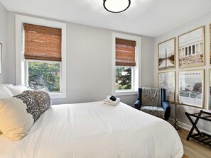 2 bedrooms, desk, iron/ironing board, WiFi