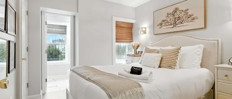 2 bedrooms, desk, iron/ironing board, WiFi