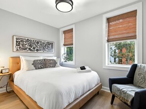 2 bedrooms, desk, iron/ironing board, WiFi