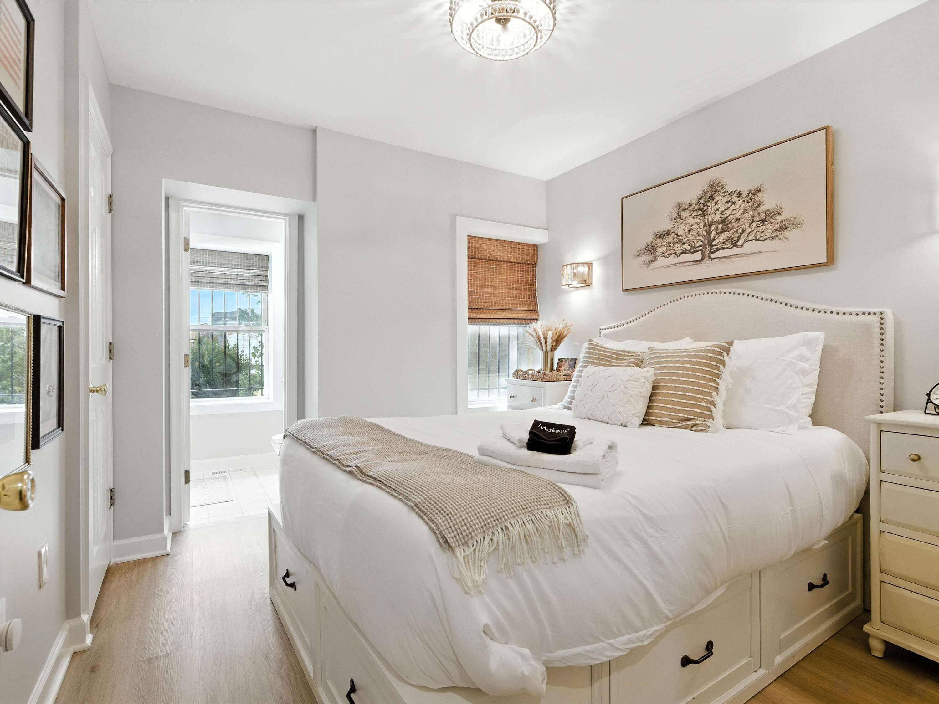 2 bedrooms, desk, iron/ironing board, WiFi