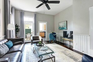 TV - The Whale Loft | Historic Charm + Balcony (Savannah)