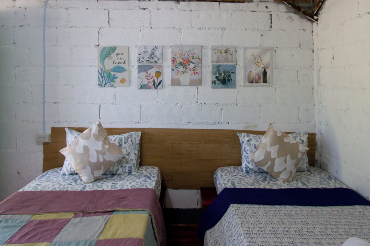 Habitación tradicional | Escritorio, wifi gratis y ropa de cama