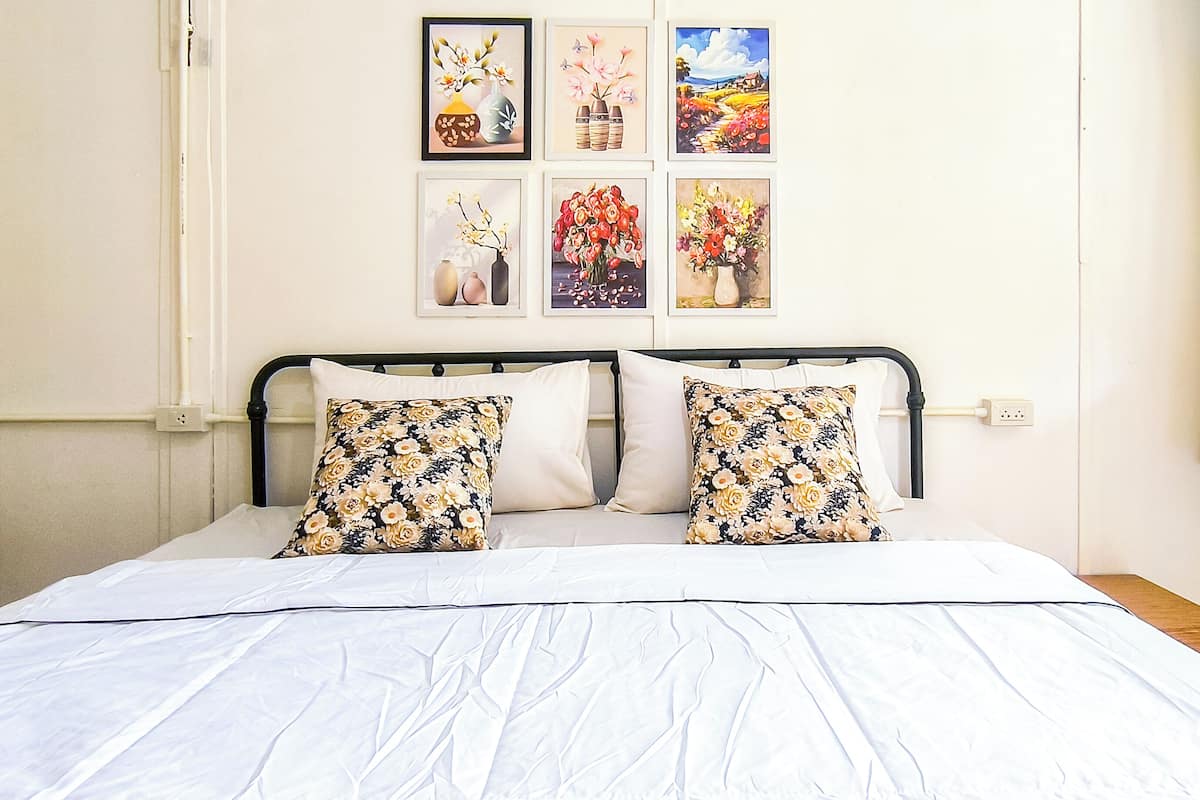 Deluxe Room, Balcony, Garden View | Desk, free WiFi, bed sheets