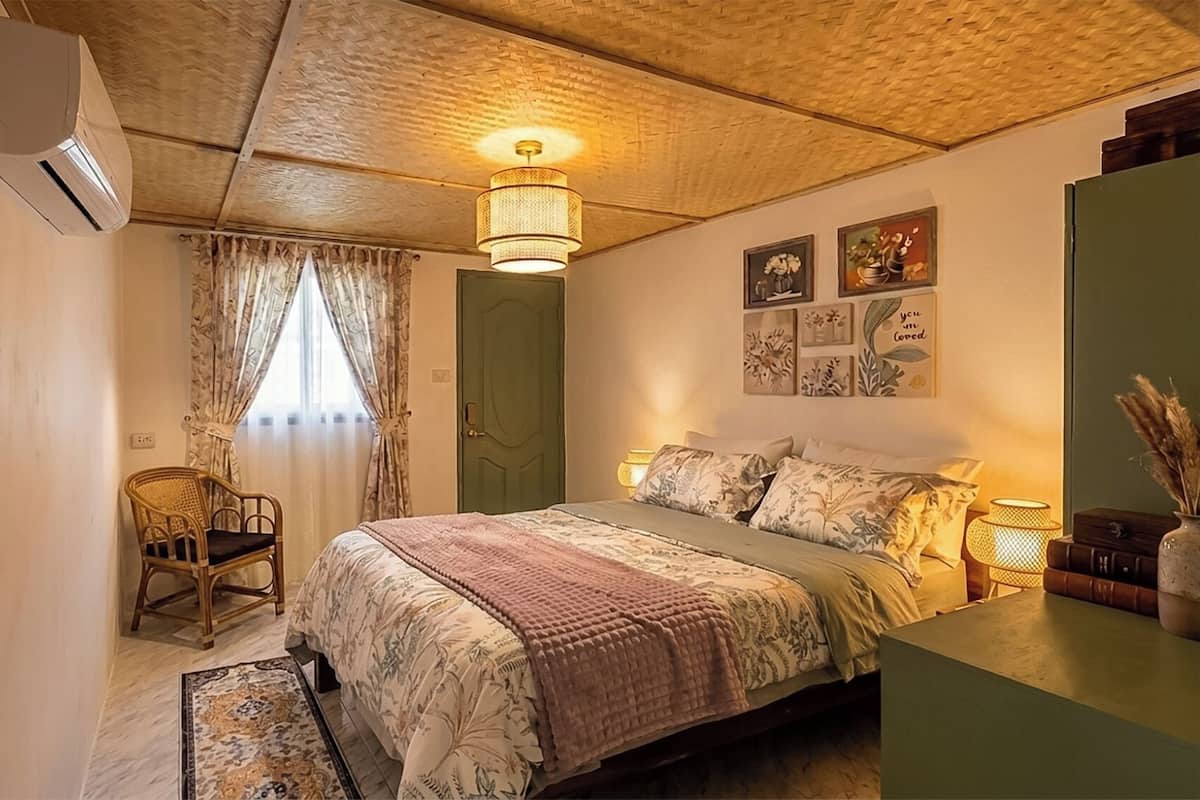 Habitación tradicional | Escritorio, wifi gratis y ropa de cama