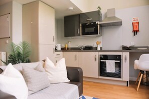 Apartment, 1 Bedroom, Non Smoking | Living area