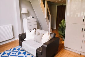 Apartment, 1 Bedroom, Non Smoking | Living area