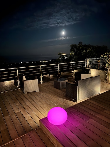 Villa 'Tout Confort' with Sea View, Private Terrace and Wi-Fi