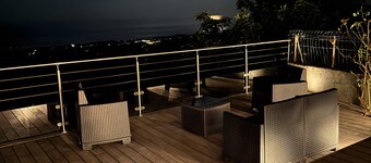 Villa 'Tout Confort' with Sea View, Private Terrace and Wi-Fi