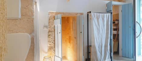 1 dormitori, caixa forta a l'habitació, wifi gratuïta i roba de llit
