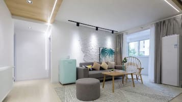 Senior Apartment, 4 Bedrooms, Kitchen | Living room