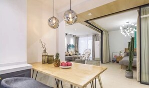 Leilighet – senior, 4 soverom, kjøkken | Oppholdsrom