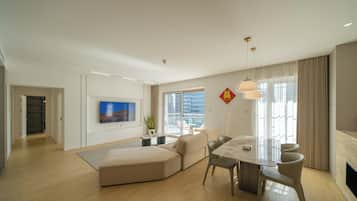 Departamento senior, 2 habitaciones, balcón | Wifi gratis y ropa de cama