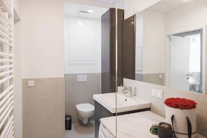 Free toiletries, hair dryer