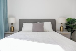 Desk, iron/ironing board, WiFi, bed sheets