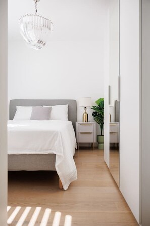 1 bedroom, desk, iron/ironing board, WiFi