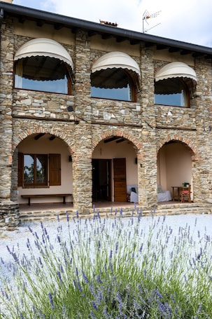 Exterior. Cottage Zia Cherubina