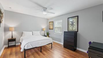 1 habitación, tabla de planchar con plancha, wifi y ropa de cama