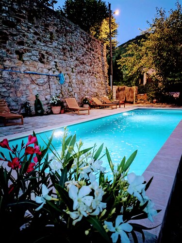 Mes Maisons Guest Gite, 2 Bedroom with Aircon, swimming pool and linen included.