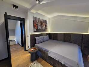 Comfort-Apartment, Bergblick | Schreibtisch, schallisolierte Zimmer, Bügeleisen/Bügelbrett