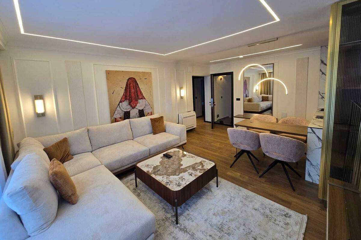 Deluxe Apartment, Balcony, River View | Desk, soundproofing, iron/ironing board, free WiFi