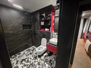 Appartamento Business, balcone | Una scrivania, insonorizzazione, ferro/asse da stiro, Wi-Fi gratuito