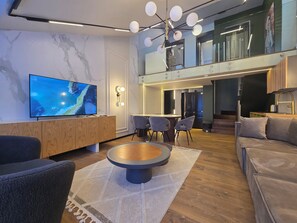 Apartamento Confort, vistas a la montaña | Zona de estar | Una televisión de pantalla plana