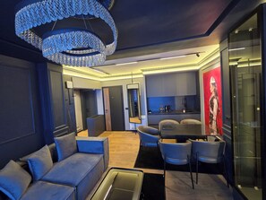 Apartament empresarial, balcó | Sala d'estar | Televisor de pantalla plana 