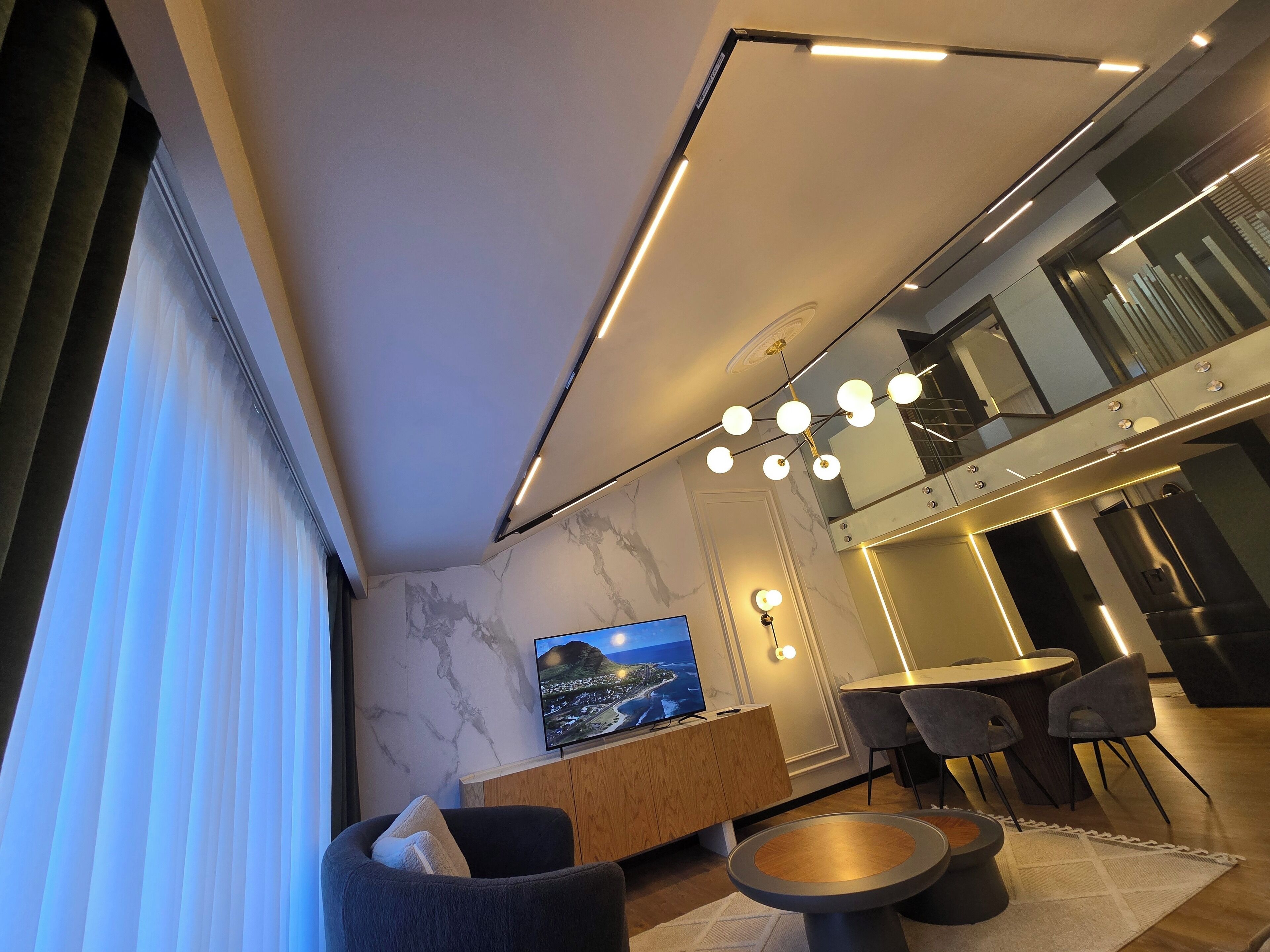 Apartament Comfort, vistes a la muntanya | Sala d'estar | Televisor de pantalla plana 