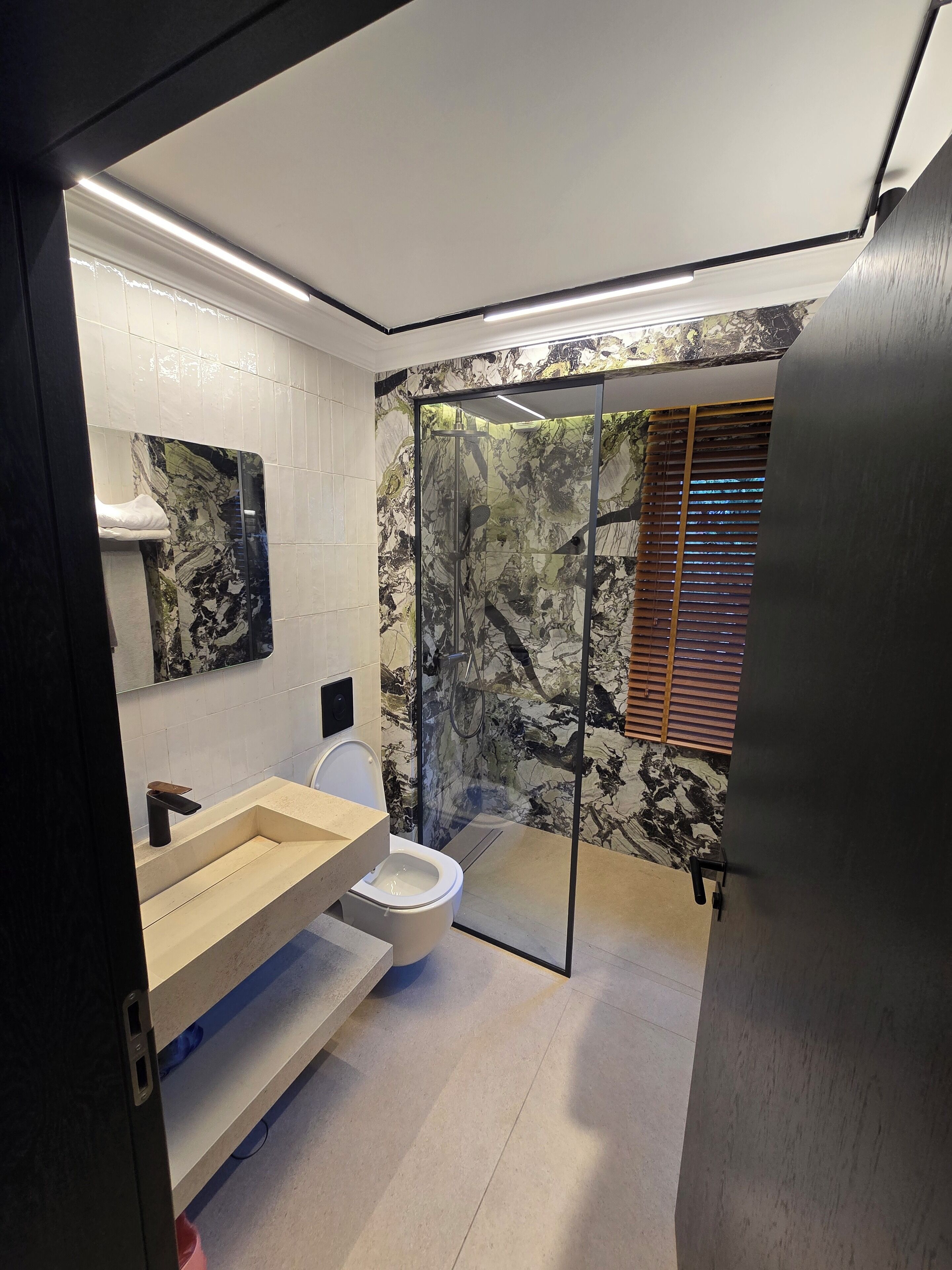 Comfort Apartment, Mountain View | Bathroom | Hair dryer, towels, soap, shampoo