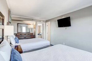 1 bedroom, iron/ironing board, WiFi, bed sheets - Charming 1-bedroom condo in gorgeous Myrtle Beach with AC, fitness room (Myrtle Beach)
