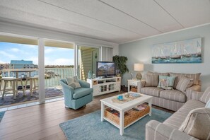 Condo, 2 chambres | Aire de séjour