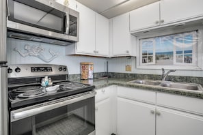 Condo, 2 Bedrooms | Private kitchen
