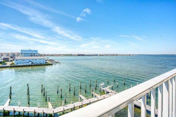 Condo, 2 Bedrooms | Property grounds